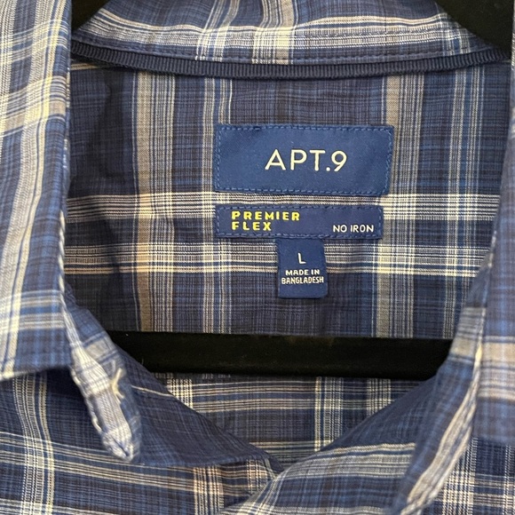 ⭐️Apt. 9 Men’s button down long sleeve dress shirt

⭐️ items - 5 for $20 - Picture 6 of 6
